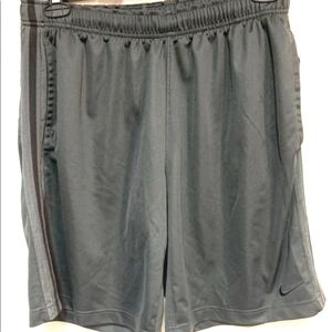 Nike black activewear shorts men's Large with pockets